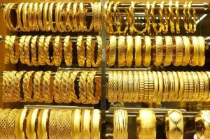سعر الذهب اليوم الإثنين في مصر 